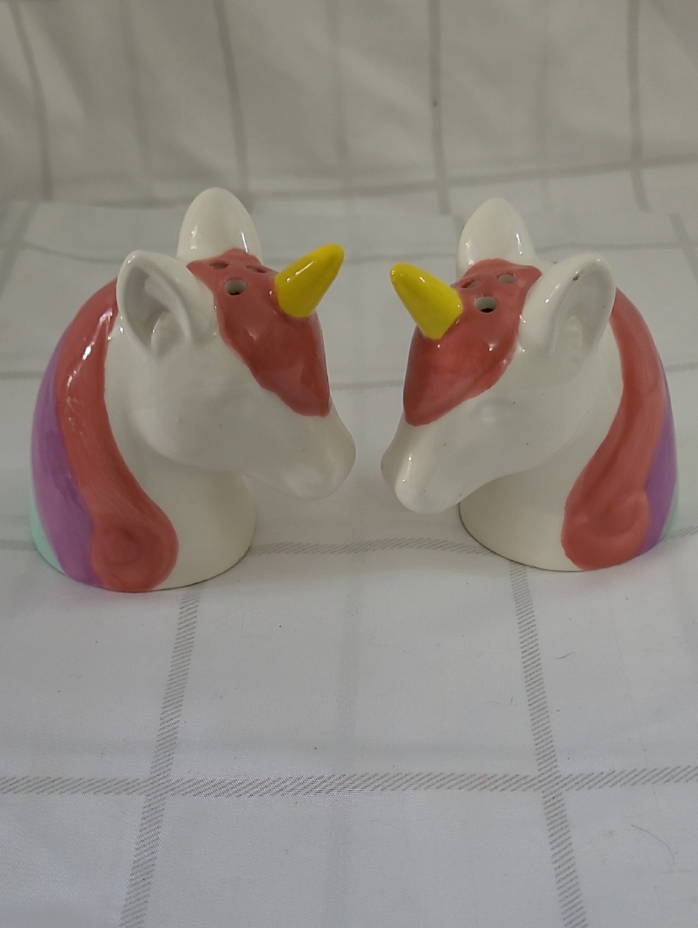 White Ceramic Unicorn Salt and Pepper Shakers ♻️ 5/$10 ♻️
